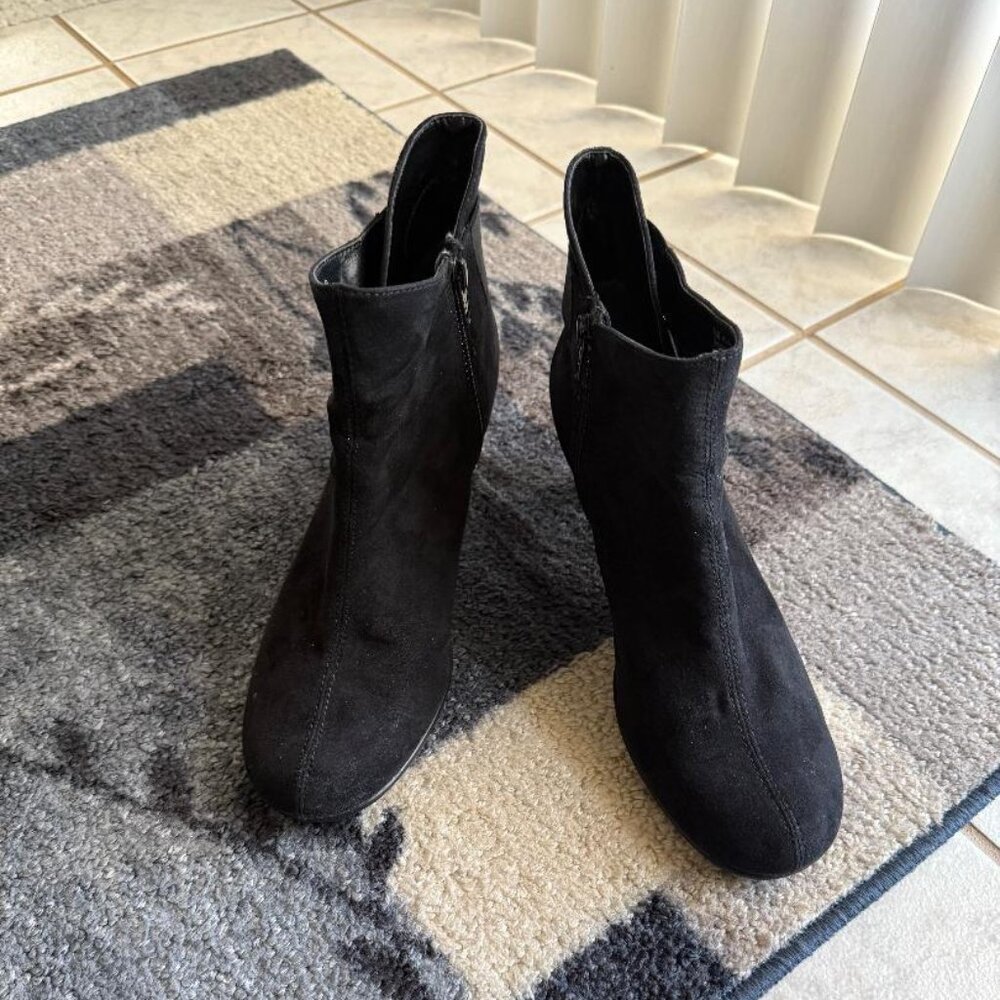 Aerosoles size 8 1/2, medium width, black ankle bootie
